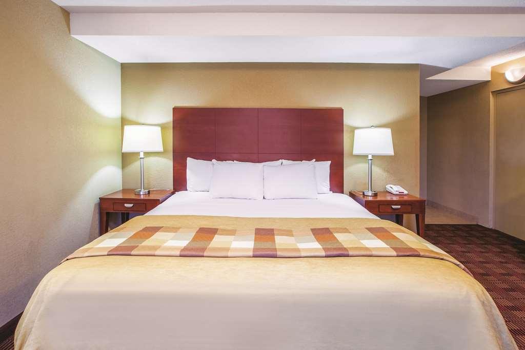 Country Inn & Suites By Radisson, Canton Near Hall Of Fame Северен Кантон Стая снимка