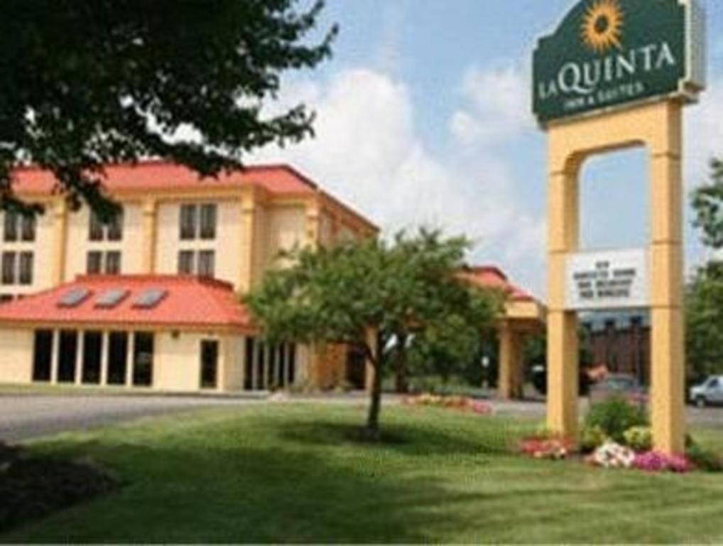 Country Inn & Suites By Radisson, Canton Near Hall Of Fame Северен Кантон Екстериор снимка