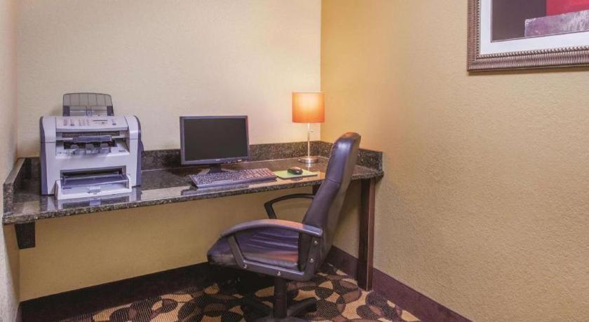 Country Inn & Suites By Radisson, Canton Near Hall Of Fame Северен Кантон Екстериор снимка