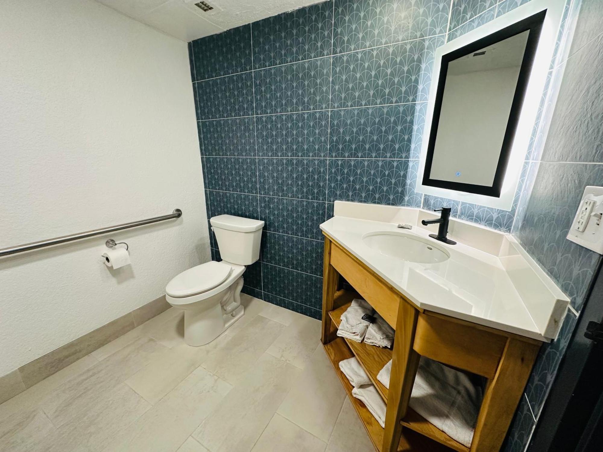 Country Inn & Suites By Radisson, Canton Near Hall Of Fame Северен Кантон Екстериор снимка