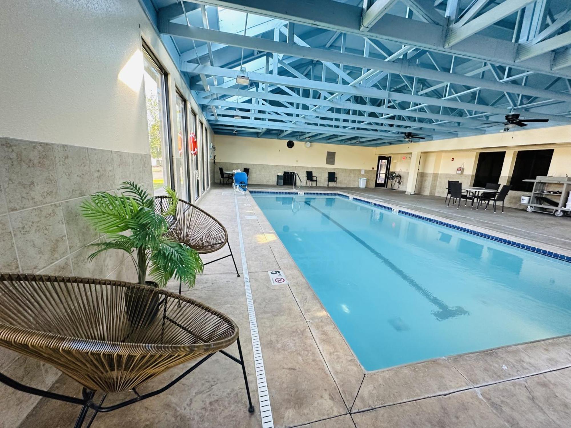 Country Inn & Suites By Radisson, Canton Near Hall Of Fame Северен Кантон Екстериор снимка
