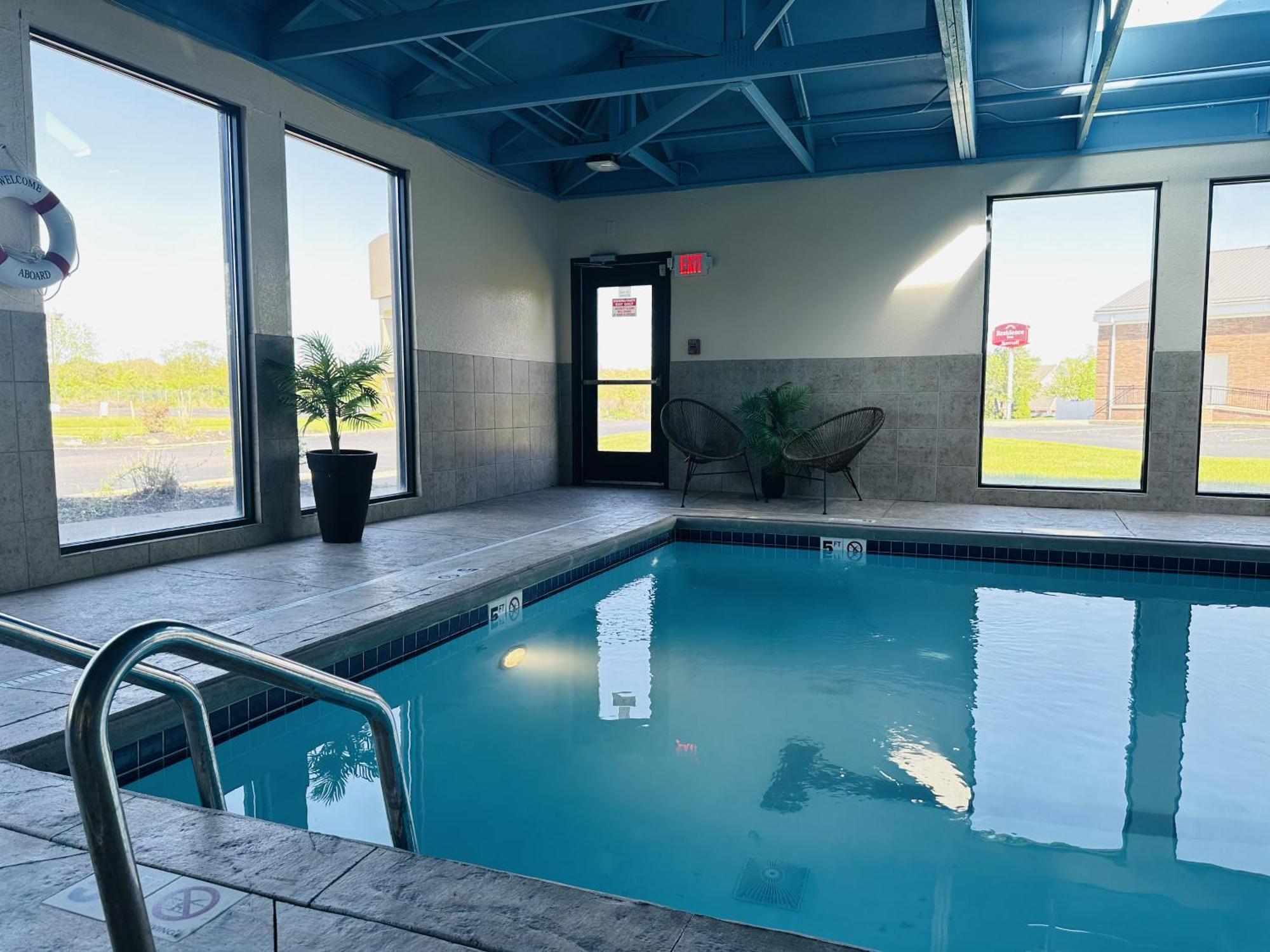 Country Inn & Suites By Radisson, Canton Near Hall Of Fame Северен Кантон Екстериор снимка