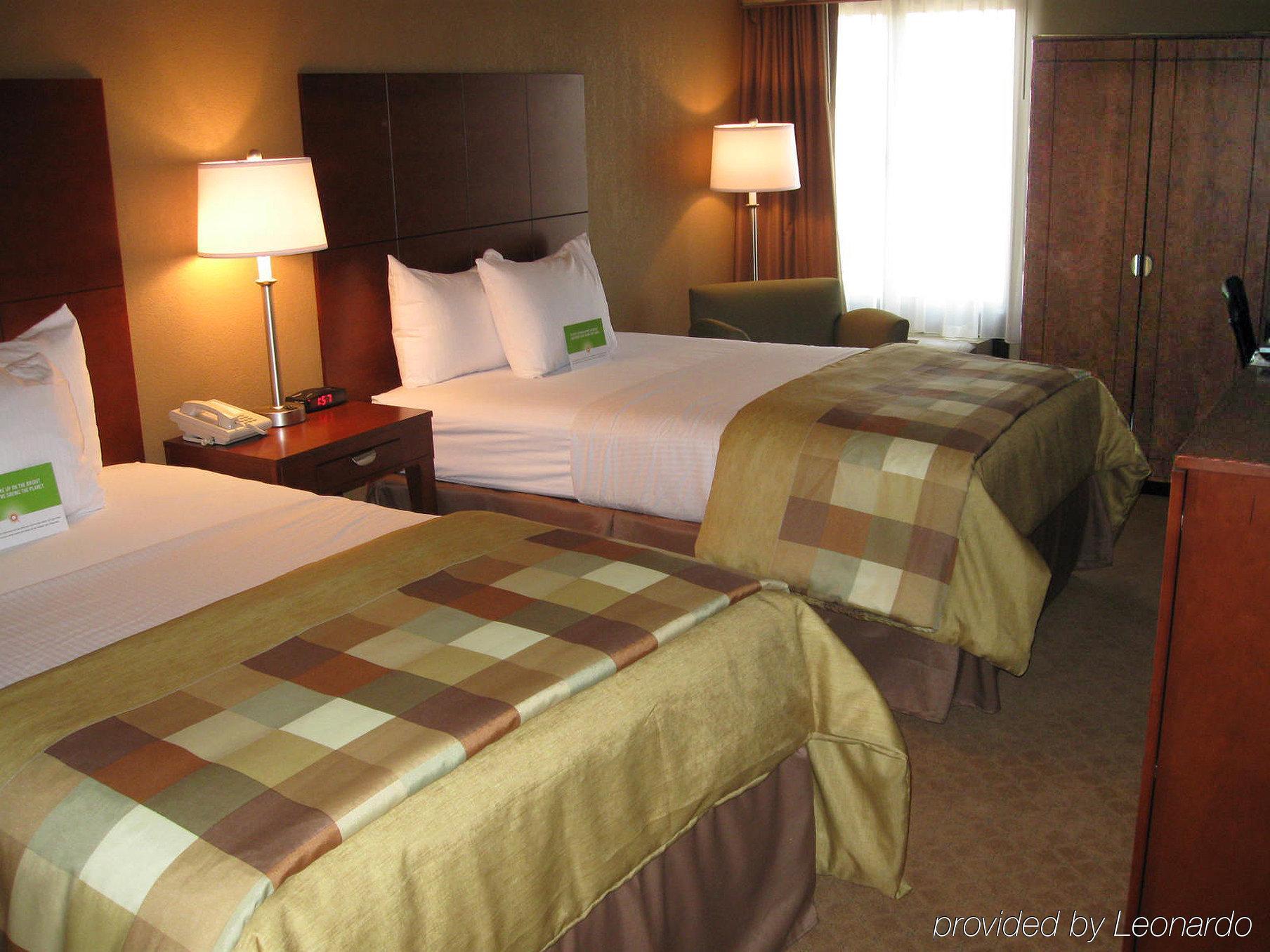 Country Inn & Suites By Radisson, Canton Near Hall Of Fame Северен Кантон Стая снимка